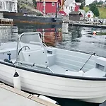 6 Person In *