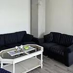 6 Person In 아파트